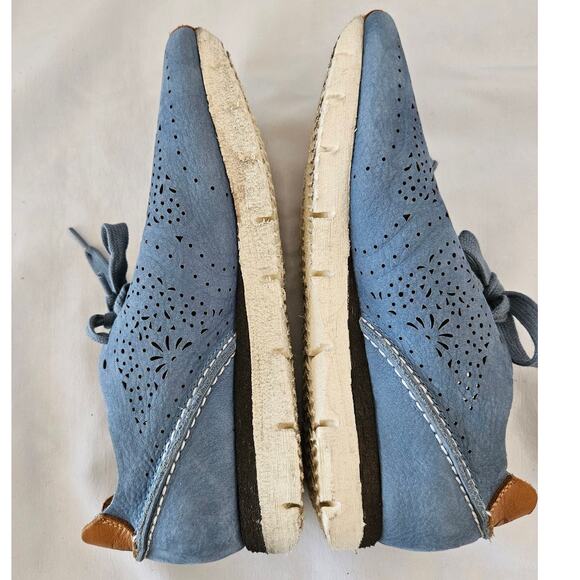 OTBT Blue Leather Cutout Khora Sneaker 7M Casual Leightweight Minimalist Basic - Picture 3 of 8